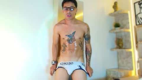 Snapshot of andrew_haalls chatting on December 20, 12:18 am andrew_haalls online show from December 20, 12:18 am