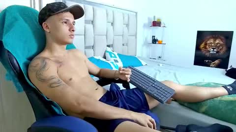 Snapshot of andrew_lover21 chatting on February 17, 3:03 am Andrew online show from February 17, 3:03 am