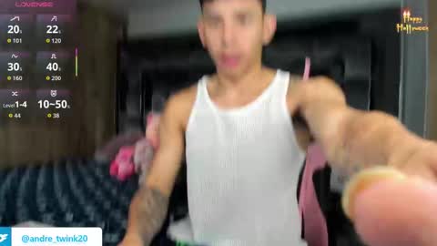 Snapshot of andrew_twink18 chatting on October 29, 10:44 pm Andrew M. online show from October 29, 10:44 pm
