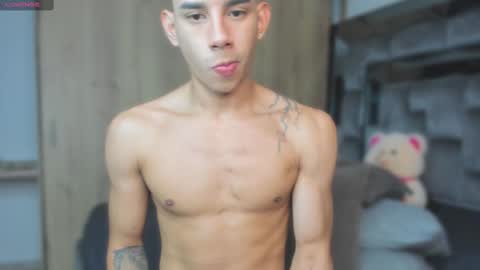 Snapshot of andrew_twink18 chatting on November 7, 3:28 am Andrew M. online show from November 7, 3:28 am