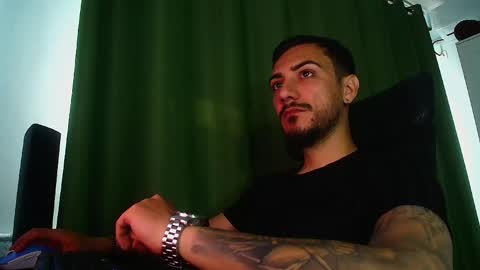 Snapshot of andrewbanner chatting on May 5, 6:10 am MasterRomania online show from May 5, 6:10 am