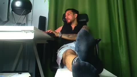 Snapshot of andrewbanner chatting on May 8, 5:57 am MasterRomania online show from May 8, 5:57 am