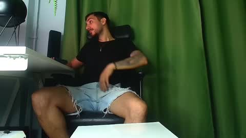Snapshot of andrewbanner chatting on May 10, 9:58 am MasterRomania online show from May 10, 9:58 am