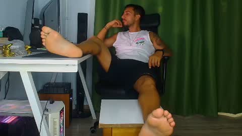 Snapshot of andrewbanner chatting on June 25, 5:12 am MasterRomania online show from June 25, 5:12 am