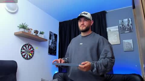 Snapshot of andrewdiaz_ chatting on January 27, 3:26 am Andrew Diaz online show from January 27, 3:26 am