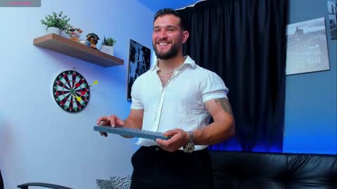 Snapshot of andrewdiaz_ chatting on January 31, 10:52 pm Andrew Diaz online show from January 31, 10:52 pm