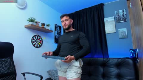 Snapshot of andrewdiaz_ chatting on February 5, 2:08 am Andrew Diaz online show from February 5, 2:08 am