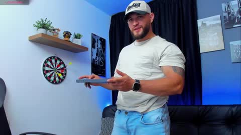 Snapshot of andrewdiaz_ chatting on February 6, 4:10 am Andrew Diaz online show from February 6, 4:10 am