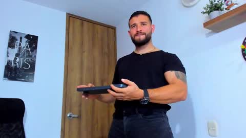 Snapshot of andrewdiaz_ chatting on October 16, 12:55 am Andrew Diaz online show from October 16, 12:55 am