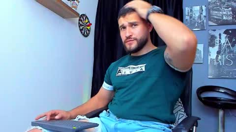 Snapshot of andrewdiaz_ chatting on October 20, 6:14 am Andrew Diaz online show from October 20, 6:14 am