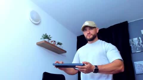 Snapshot of andrewdiaz_ chatting on November 16, 10:10 am Andrew Diaz online show from November 16, 10:10 am