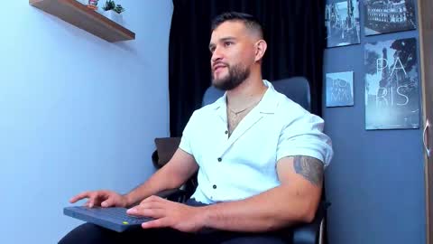 Snapshot of andrewdiaz_ chatting on November 17, 7:47 am Andrew Diaz online show from November 17, 7:47 am