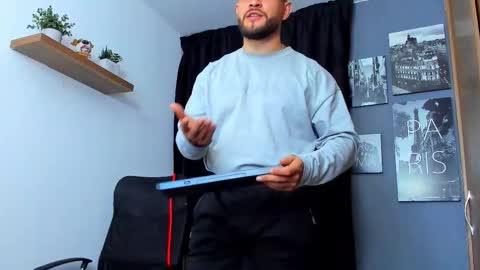 Snapshot of andrewdiaz_ chatting on November 19, 3:39 am Andrew Diaz online show from November 19, 3:39 am