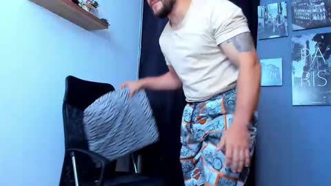 Snapshot of andrewdiaz_ chatting on November 30, 9:13 am Andrew Diaz online show from November 30, 9:13 am