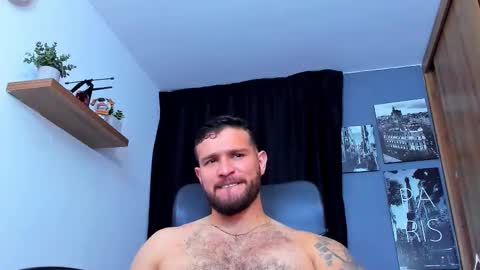 Snapshot of andrewdiaz_ chatting on December 15, 4:28 am Andrew Diaz online show from December 15, 4:28 am