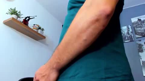 Snapshot of andrewdiaz_ chatting on December 17, 3:12 am Andrew Diaz online show from December 17, 3:12 am