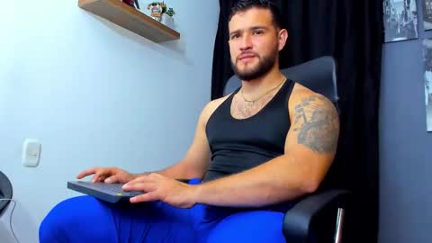 Snapshot of andrewdiaz_ chatting on December 22, 8:00 am Andrew Diaz online show from December 22, 8:00 am