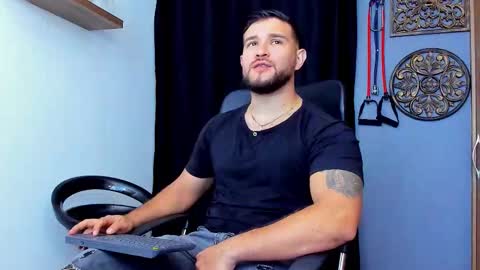 Snapshot of andrewdiaz_ chatting on January 12, 9:03 am Andrew Diaz online show from January 12, 9:03 am