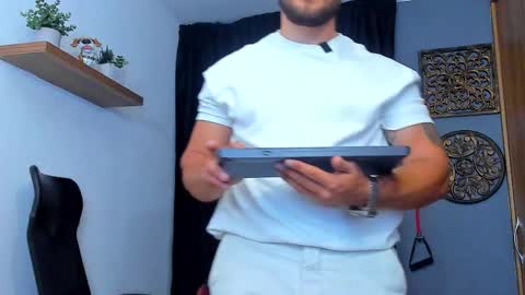 Snapshot of andrewdiaz_ chatting on March 20, 5:23 am Andrew Diaz online show from March 20, 5:23 am