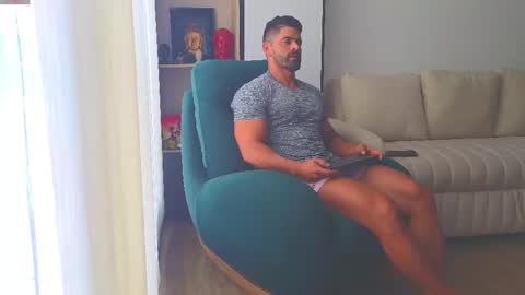 Snapshot of andrewfame chatting on February 26, 2:25 pm Andrew online show from February 26, 2:25 pm