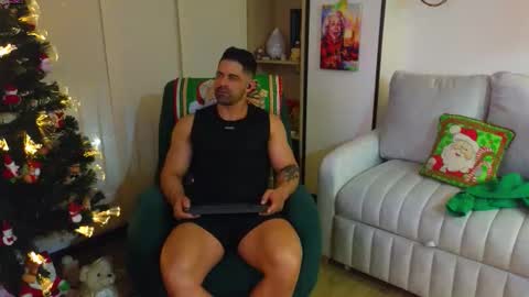 Snapshot of andrewfame chatting on December 19, 1:01 am Andrew online show from December 19, 1:01 am