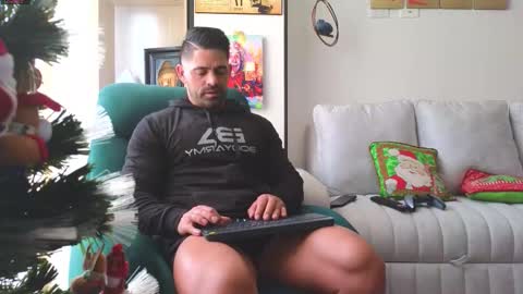 Snapshot of andrewfame chatting on December 19, 9:00 pm Andrew online show from December 19, 9:00 pm