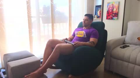 Snapshot of andrewfame chatting on February 10, 2:32 pm Andrew online show from February 10, 2:32 pm