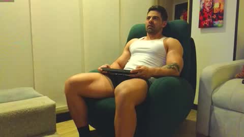 Snapshot of andrewfame chatting on February 22, 1:51 am Andrew online show from February 22, 1:51 am