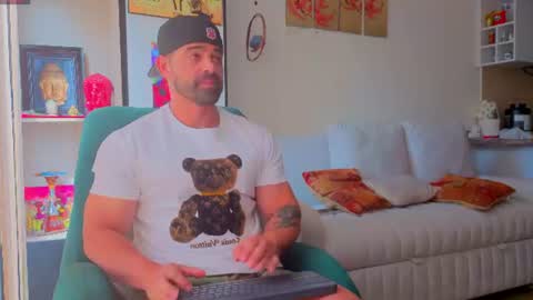 Snapshot of andrewfame chatting on July 11, 1:58 pm Andrew online show from July 11, 1:58 pm