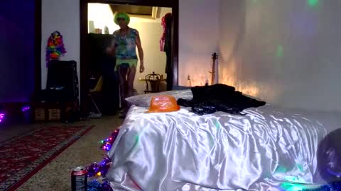 Snapshot of andrewgennie chatting on December 15, 6:17 am andrewgennie online show from December 15, 6:17 am