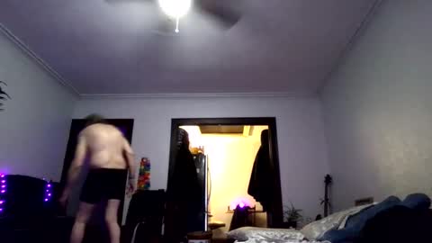 Snapshot of andrewgennie chatting on April 12, 7:24 am andrewgennie online show from April 12, 7:24 am