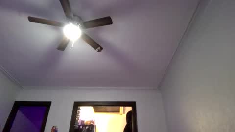 Snapshot of andrewgennie chatting on April 20, 5:32 am andrewgennie online show from April 20, 5:32 am