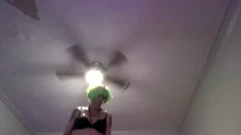 Snapshot of andrewgennie chatting on April 21, 5:25 am andrewgennie online show from April 21, 5:25 am