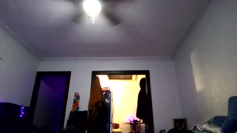 Snapshot of andrewgennie chatting on April 30, 5:14 am andrewgennie online show from April 30, 5:14 am