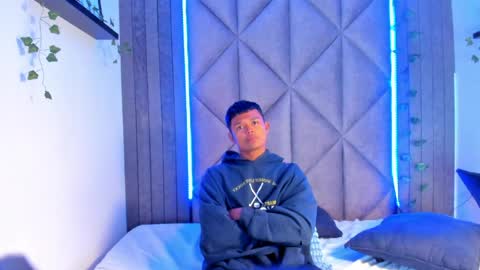 Snapshot of andrewkenoxx_ chatting on April 2, 1:47 am ANDREW KENNOXX online show from April 2, 1:47 am