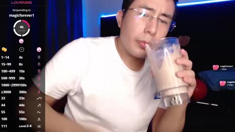 andrewmhilton_ online show from February 18, 3:21 am