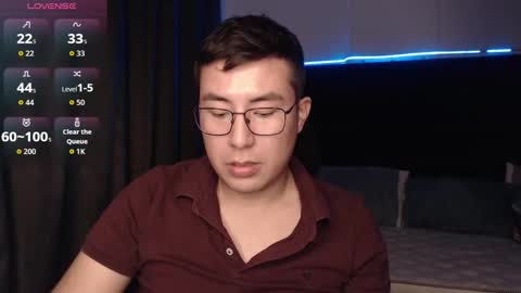 andrewmhilton_ online show from December 4, 5:06 am