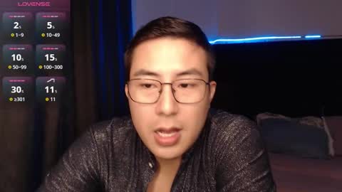 andrewmhilton_ online show from December 16, 6:51 am