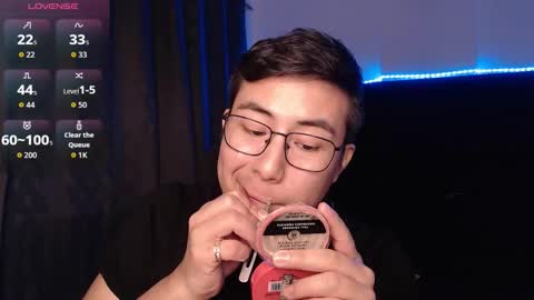 andrewmhilton_ online show from February 19, 6:09 am