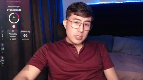 Snapshot of andrewmhilton_ chatting on June 6, 5:56 am andrewmhilton_ online show from June 6, 5:56 am