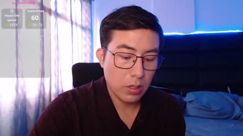 Snapshot of andrewmhilton_ chatting on June 29, 8:53 pm andrewmhilton_ online show from June 29, 8:53 pm