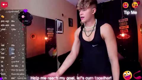 Snapshot of andrius_24 chatting on December 15, 7:07 pm online show from December 15, 7:07 pm