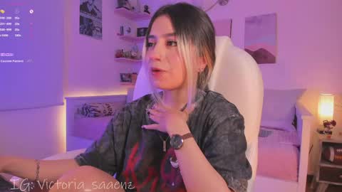 Snapshot of andromeedaa_ chatting on May 8, 3:39 pm Victoria Senz online show from May 8, 3:39 pm