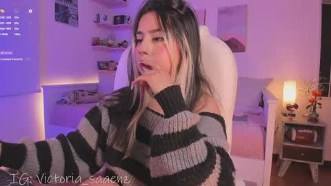 Snapshot of andromeedaa_ chatting on May 14, 3:08 pm Victoria Senz online show from May 14, 3:08 pm