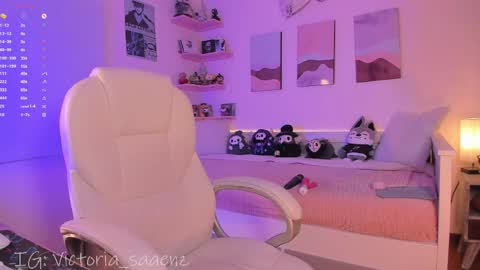 Snapshot of andromeedaa_ chatting on June 1, 3:47 pm Victoria Senz online show from June 1, 3:47 pm