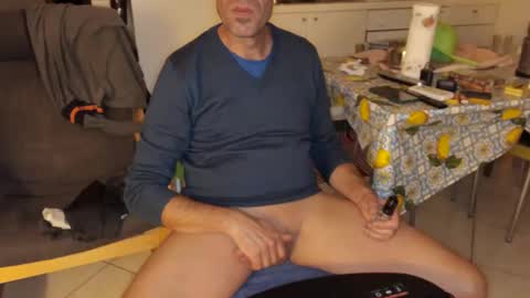 Snapshot of androx77 chatting on October 24, 9:00 pm androx77 online show from October 24, 9:00 pm