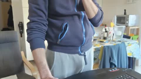 Snapshot of androx77 chatting on November 17, 11:38 am androx77 online show from November 17, 11:38 am