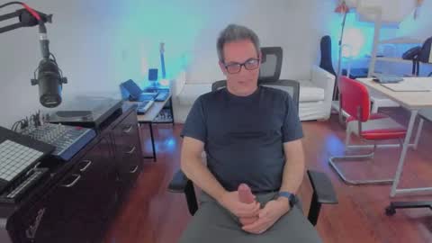 Snapshot of andy0pandi chatting on September 13, 4:29 pm Andrew online show from September 13, 4:29 pm