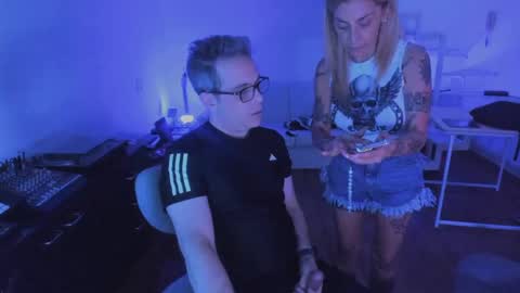 Snapshot of andy0pandi chatting on November 9, 7:39 am Andrew online show from November 9, 7:39 am