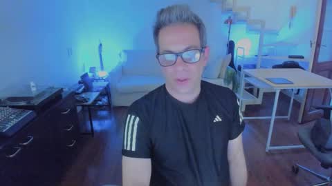 Snapshot of andy0pandi chatting on November 13, 9:36 pm Andrew online show from November 13, 9:36 pm